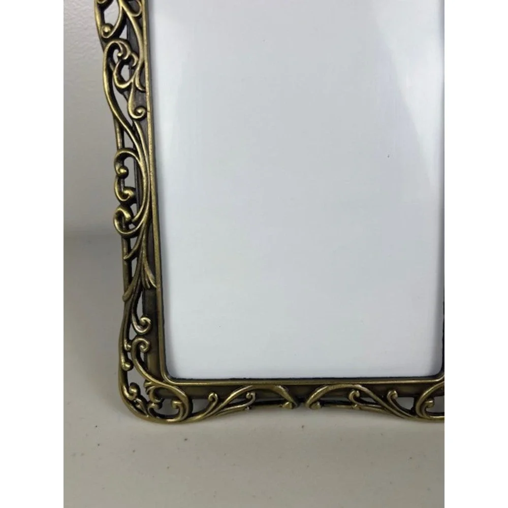 Vintage Ornate Filigree Metal Picture Frame Antiqued Brass 5x7 Tabletop Decor